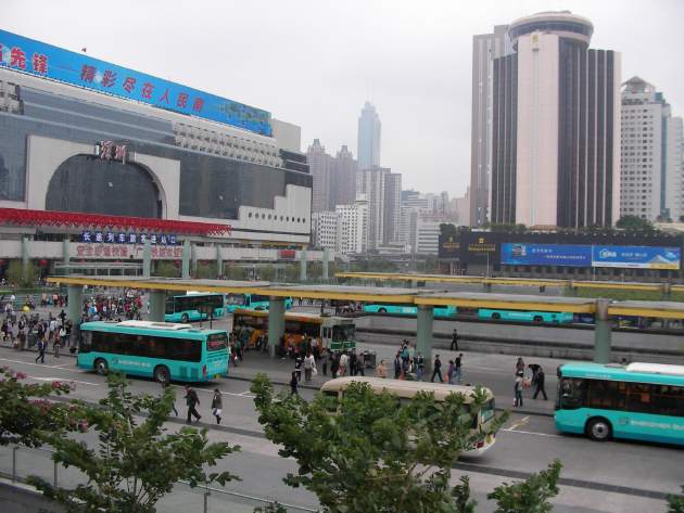 羅湖商業城から撮影した深圳駅の外観